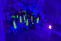 Neon-Karaoke-Disco-Party mit K-Pop, Superhelden, Elsa&Anna