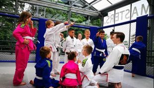 bodymasters titelbild kinder mit trainer